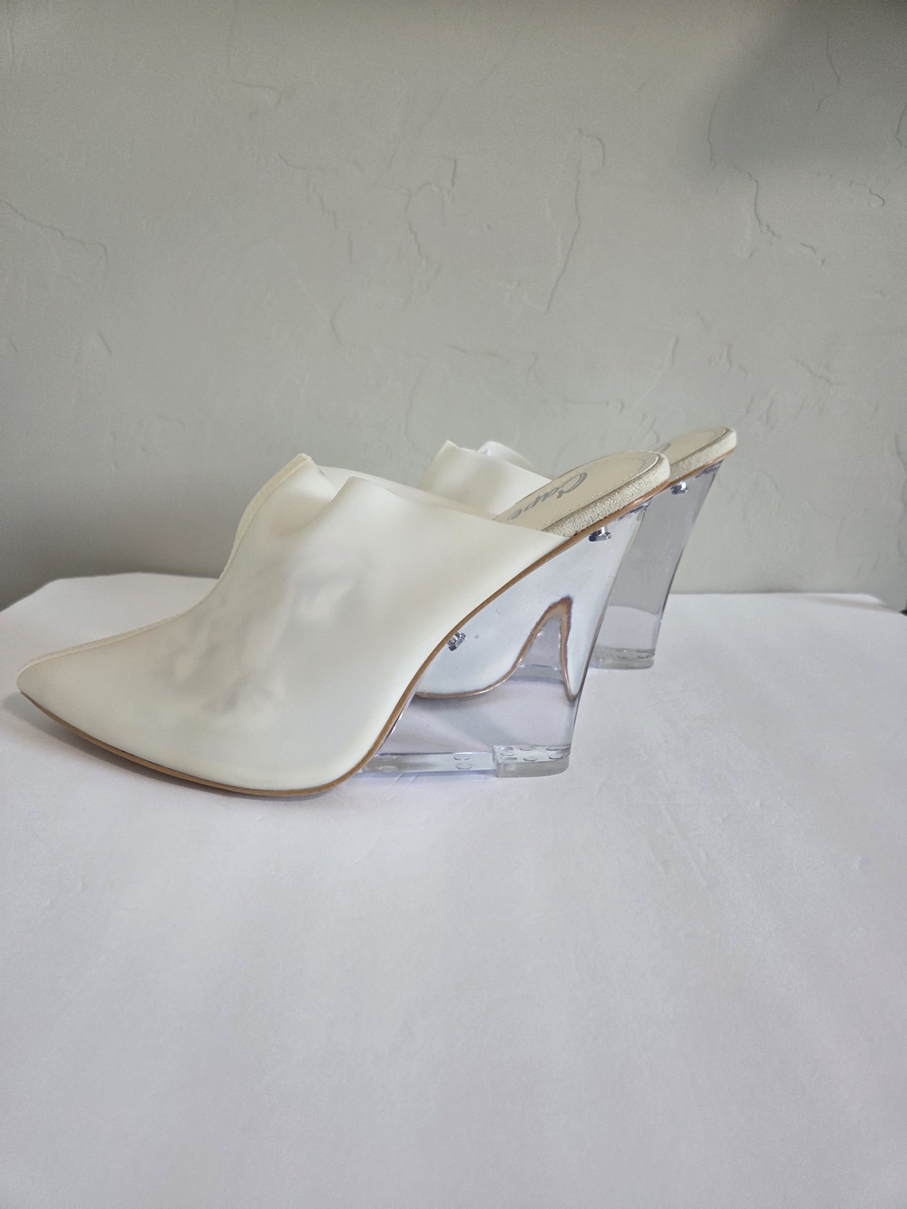 Women's White Pointed Mule Heels with Clear Wedge Size 9 - Picture 4 of 8